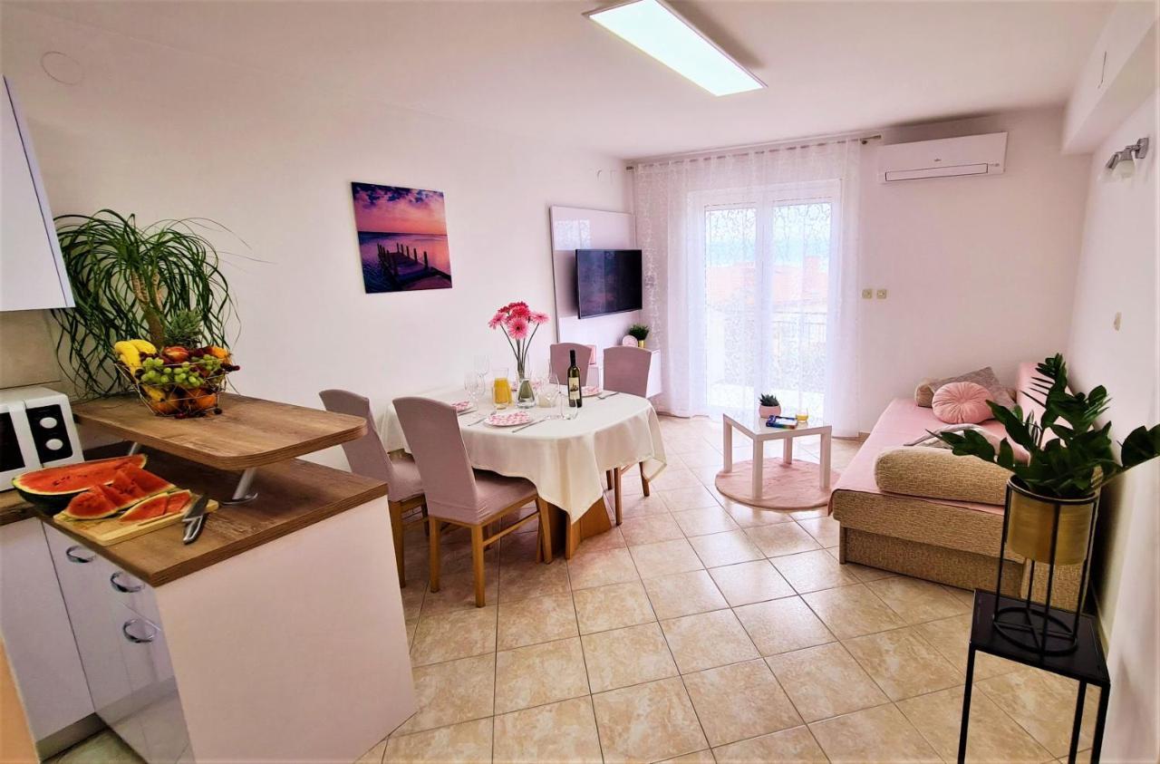 Apartment Karamarko มาลินสกา ภายนอก รูปภาพ