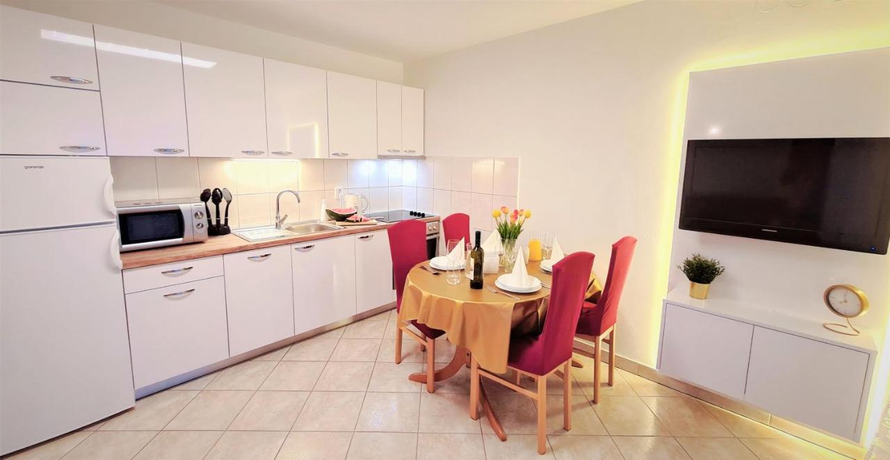 Apartment Karamarko มาลินสกา ภายนอก รูปภาพ
