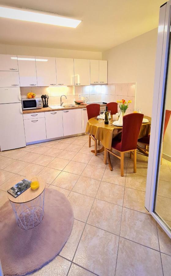 Apartment Karamarko มาลินสกา ภายนอก รูปภาพ