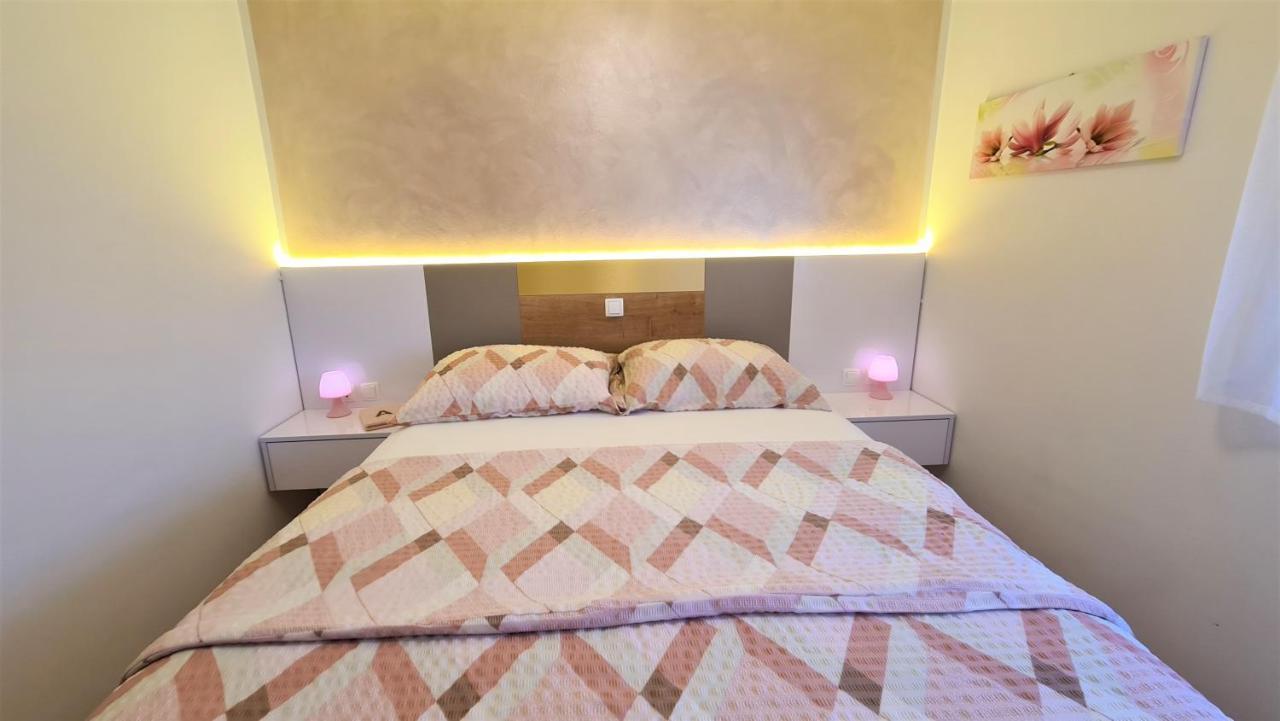 Apartment Karamarko มาลินสกา ภายนอก รูปภาพ